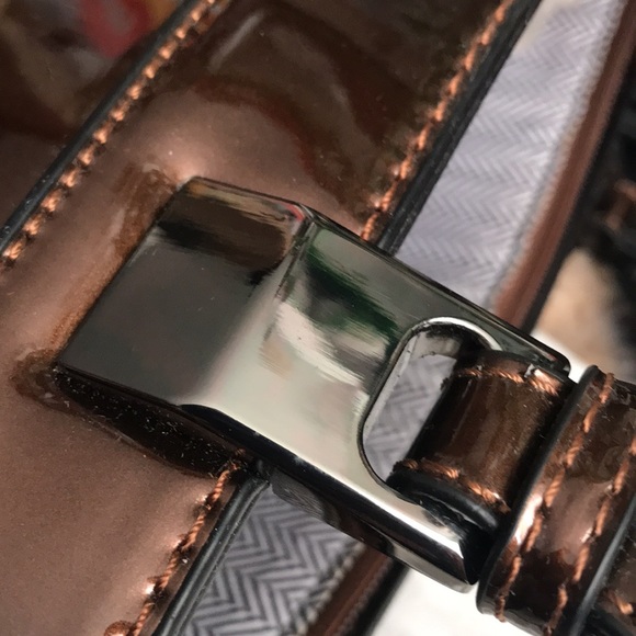 Exquisite color NEW patent leather bag- ignore reflections - no stains or marks - Picture 4 of 8